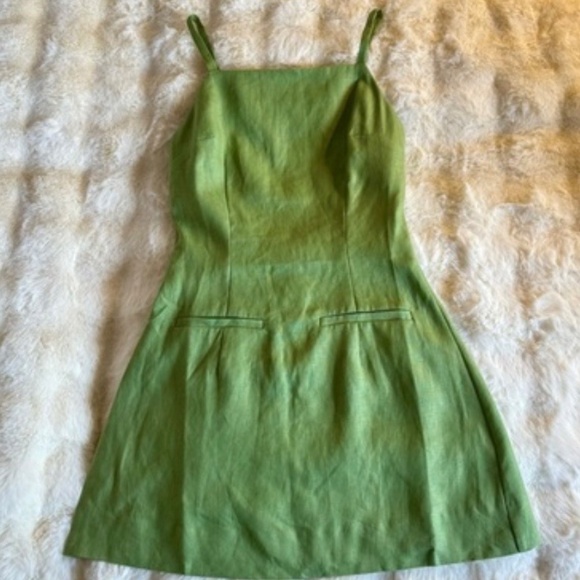 Reformation Phillipa Linen Dress In Avocado, brand new, without tags, no flaws. - Picture 9 of 9